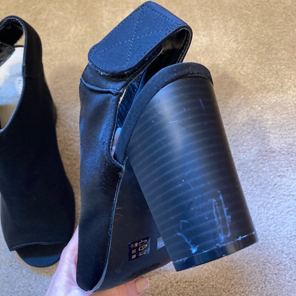 Chinese Laundry black fabric velcro strap ankle bootie heels - Picture 6 of 8